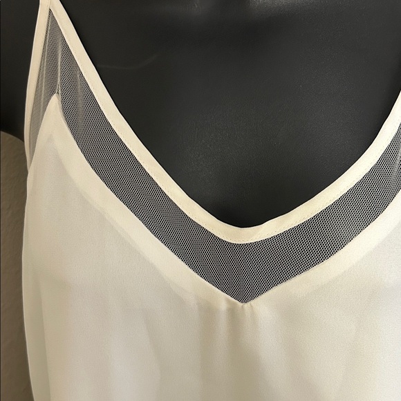 Chic White Women's Camisole - Picture 2 of 4